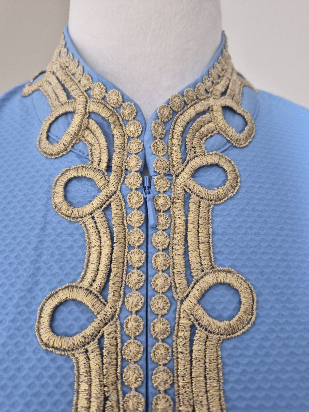 Lilly Pulitzer Blue Textured Sleeveless Dress with Gold Embroidery Size 00 - Picture 3 of 13